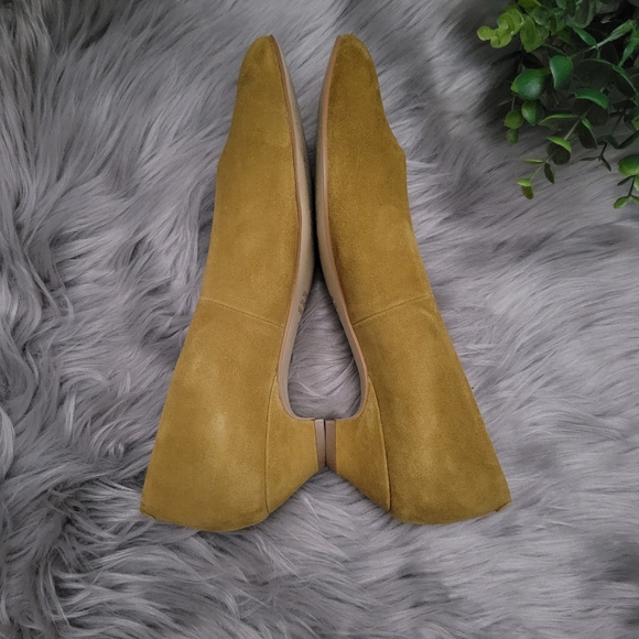 Intentionally Blank Leather Campy Pumps in Mustard size 10 - Picture 7 of 11